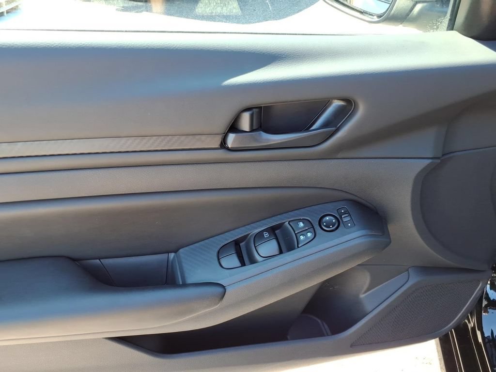 Certified 2025 Nissan Altima 2.5 S FWD image 3