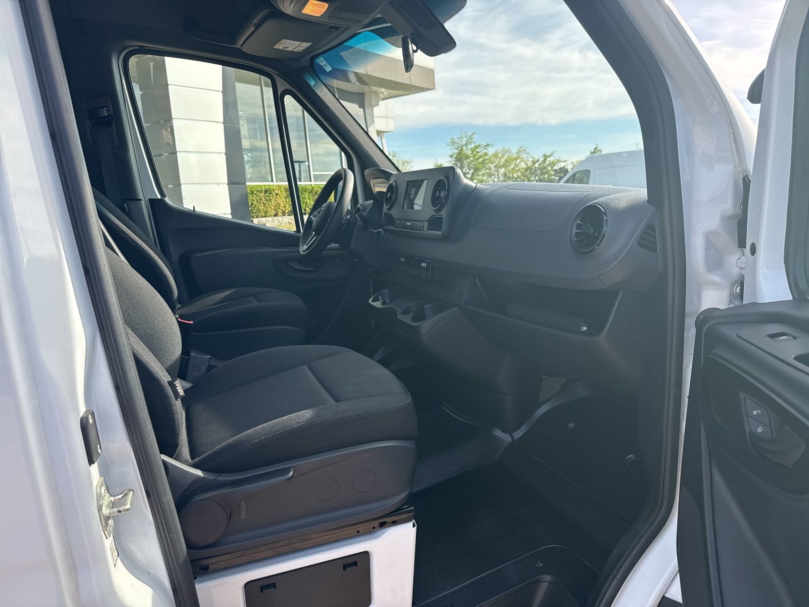 Used 2024 Mercedes-Benz Sprinter 2500 image 23