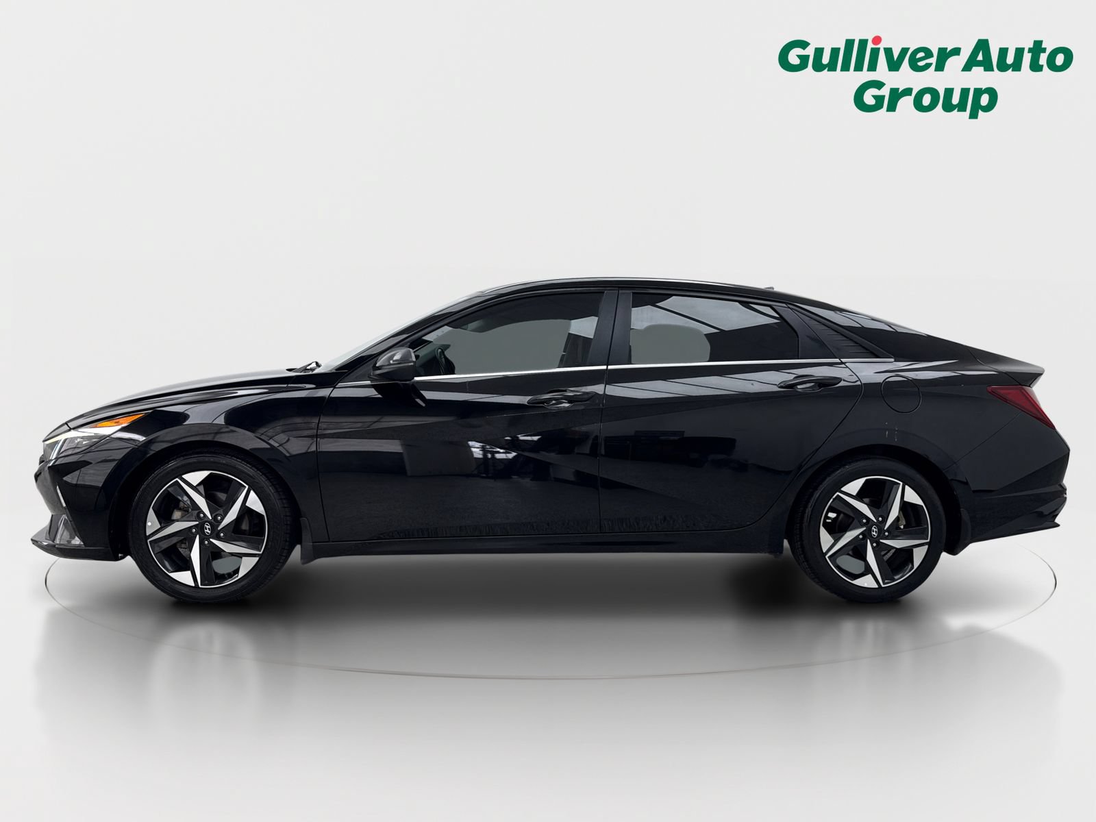 Used 2022 Hyundai Elantra Limited FWD image 3
