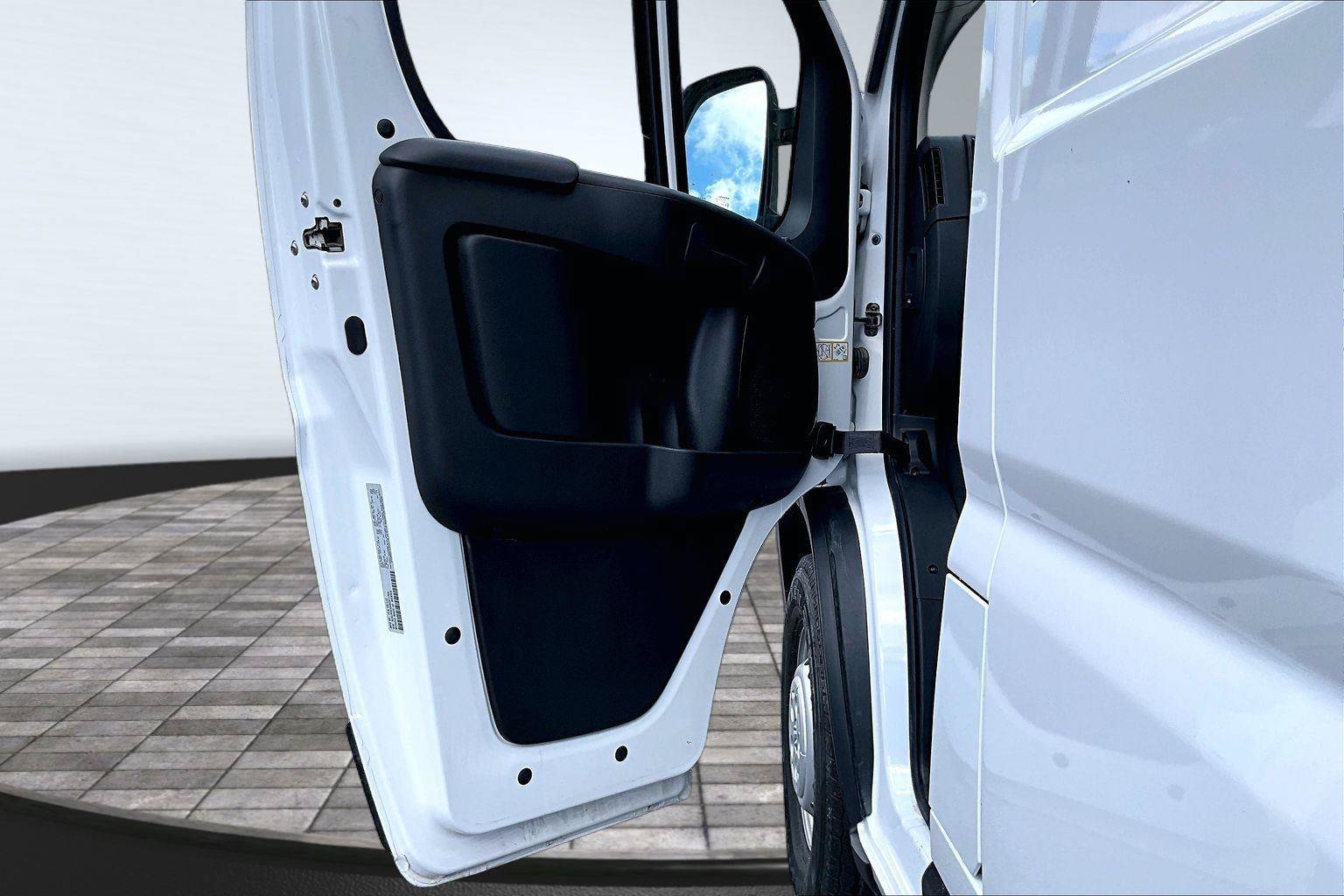 Used 2025 RAM ProMaster 2500 w/ Convenience Group FWD image 23