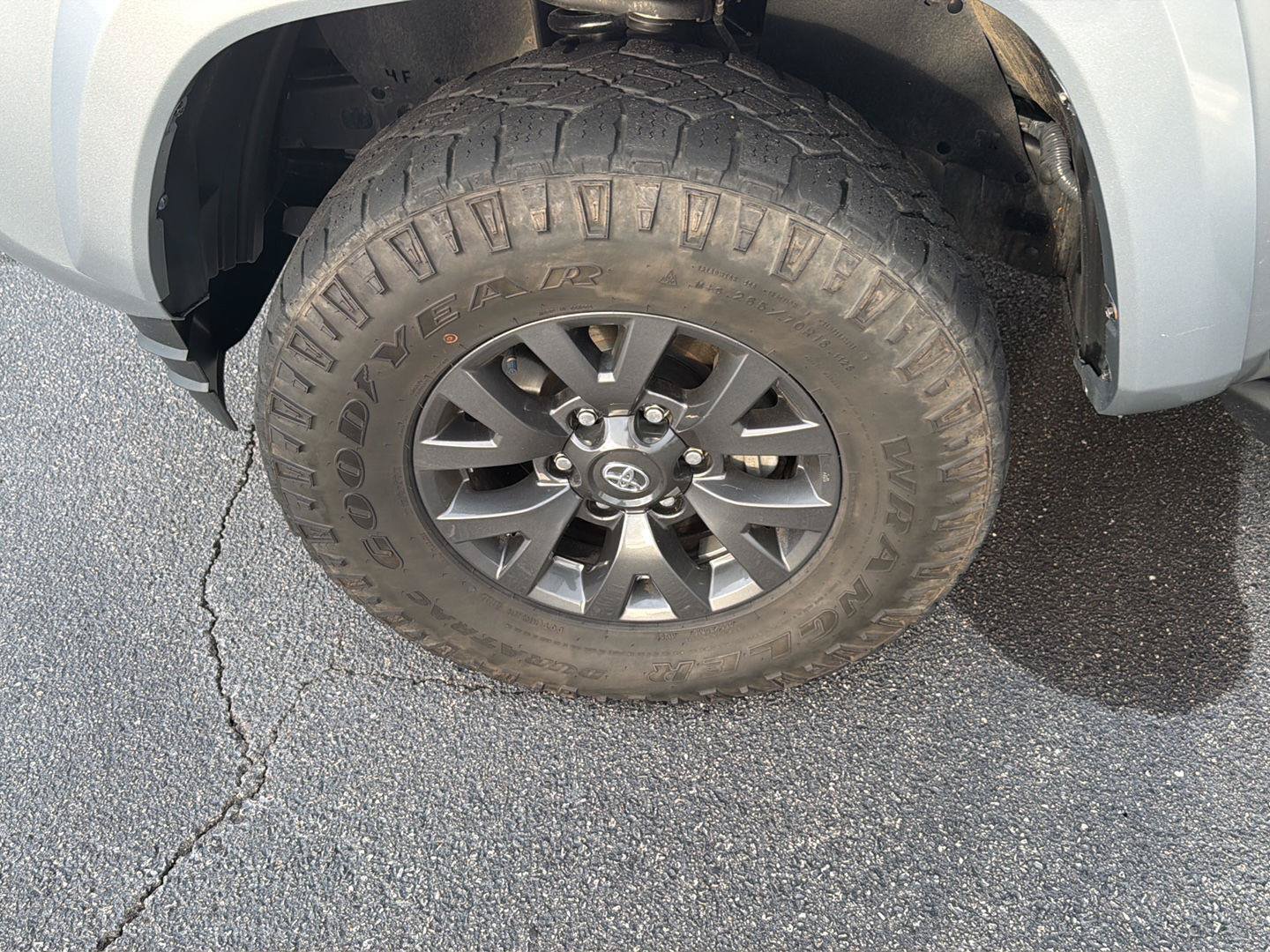 Certified 2023 Toyota Tacoma SR5 w/ Technology Package AWD/4WD image 34