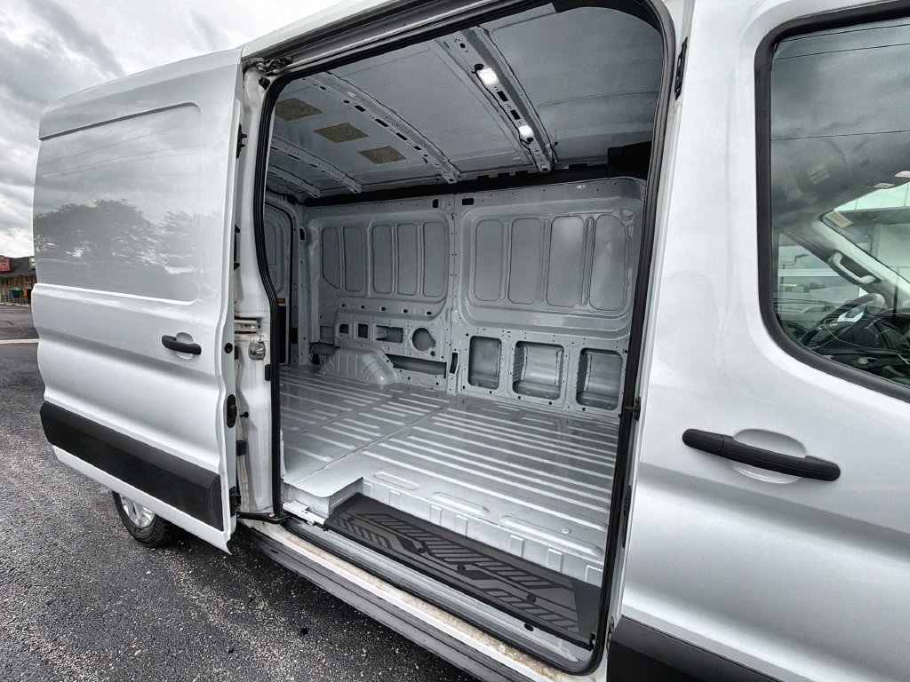 Used 2023 Ford E-Transit Medium Roof RWD image 27