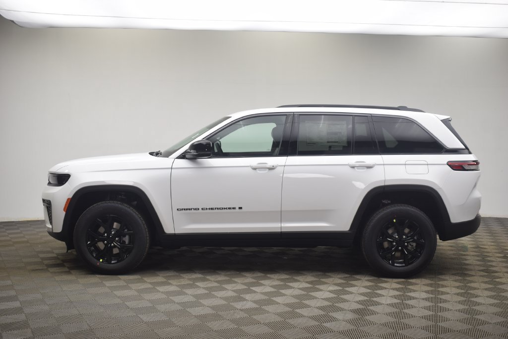 New 2026 Jeep Grand Cherokee Altitude AWD/4WD image 13