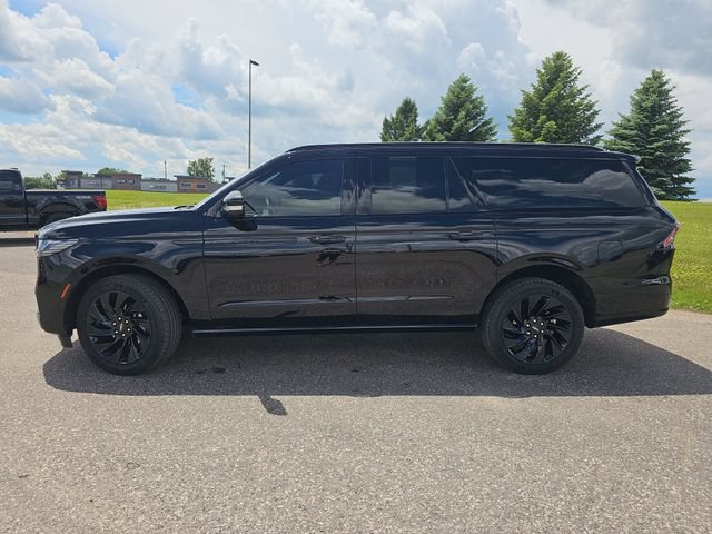 Used 2025 Lincoln Navigator L Reserve w/ Jet Appearance Package AWD/4WD image 2