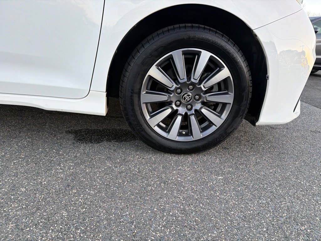 Used 2020 Toyota Sienna LE image 38