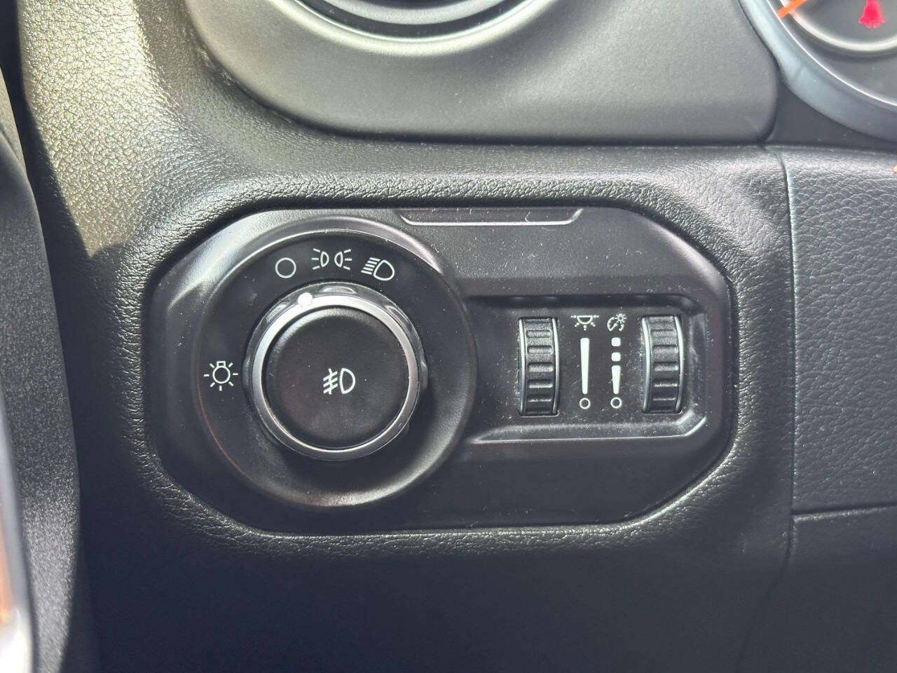 Used 2018 Jeep Wrangler Unlimited Sport AWD/4WD image 31