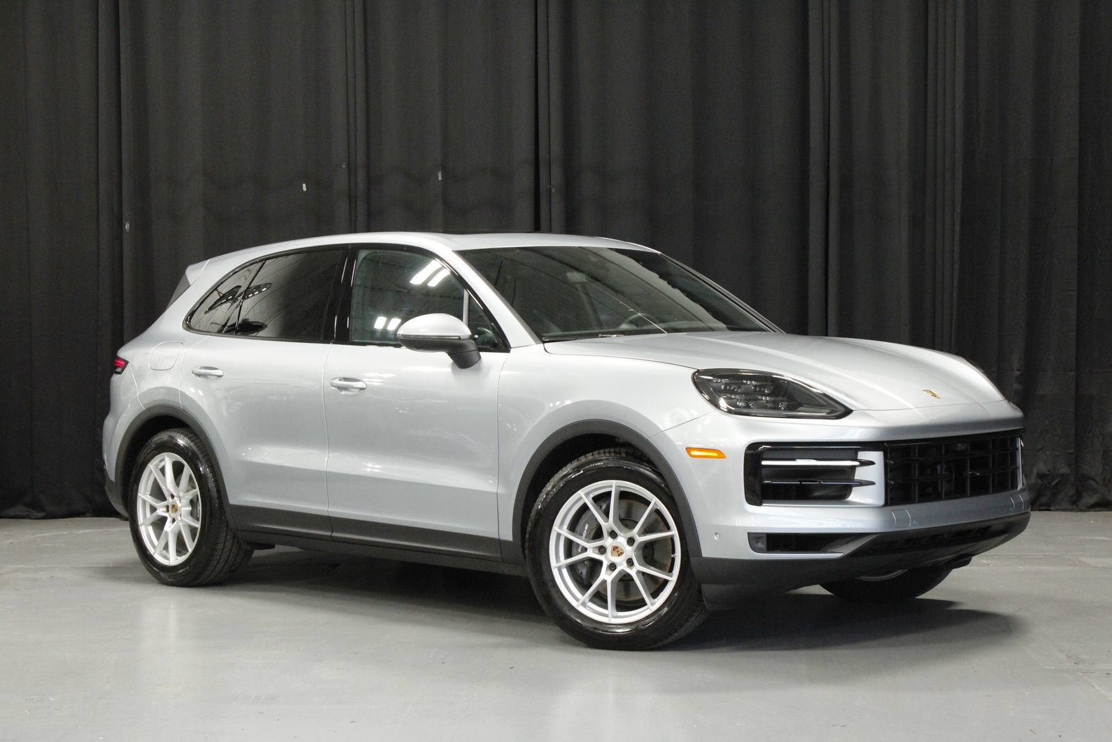 Certified 2025 Porsche Cayenne AWD/4WD image 7