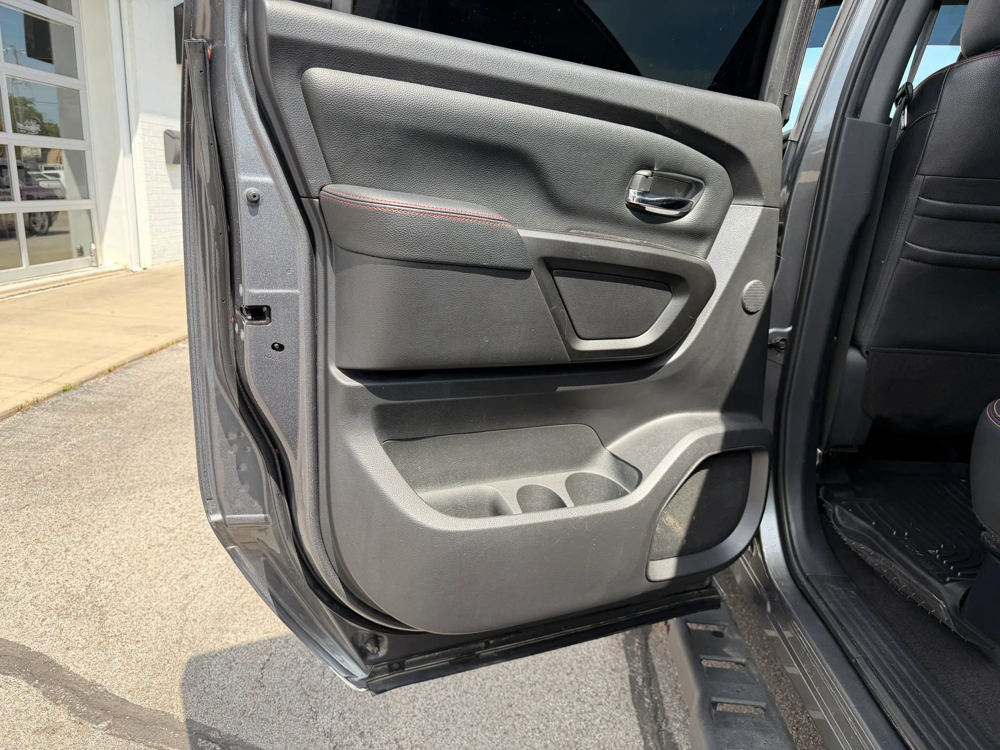 Used 2020 Nissan Titan PRO-4X w/ Pro-4x Convenience Package AWD/4WD image 24