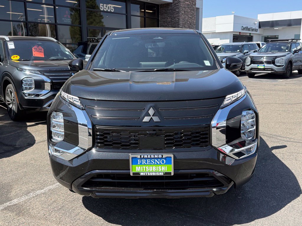 New 2026 Mitsubishi Outlander LE FWD image 3