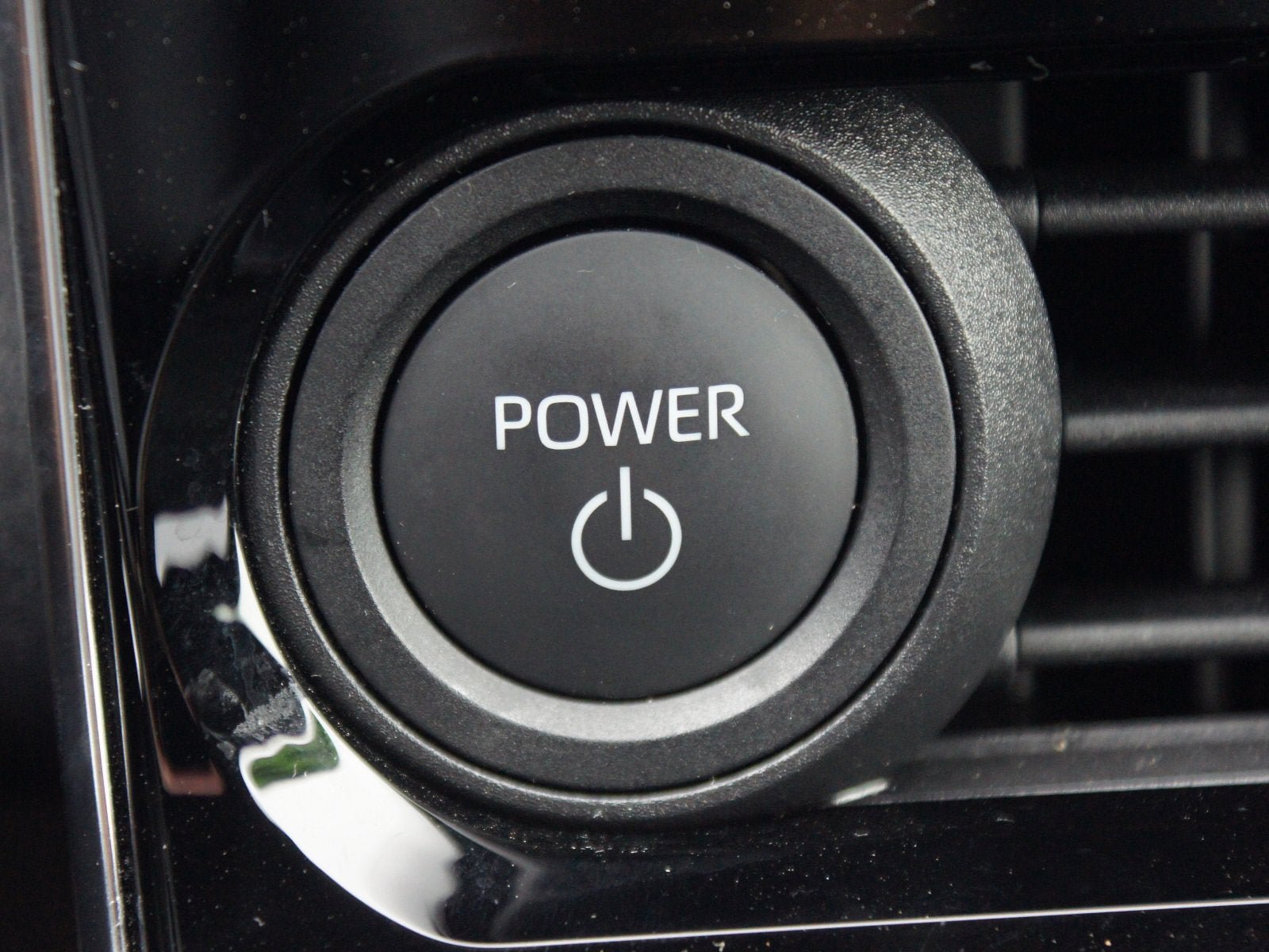 Used 2023 Toyota bZ4X AWD image 9