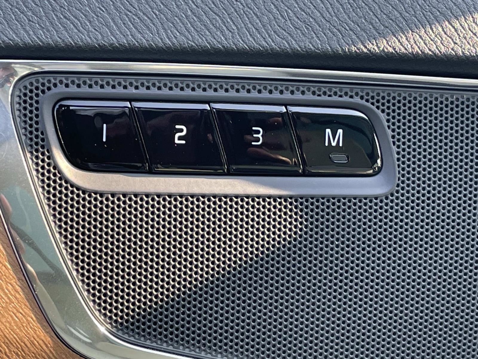 Used 2022 Volvo XC90 T5 Momentum w/ Protection Package Premier image 19