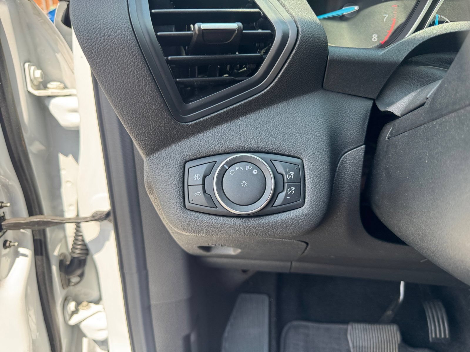 Used 2018 Ford Escape SE FWD image 19