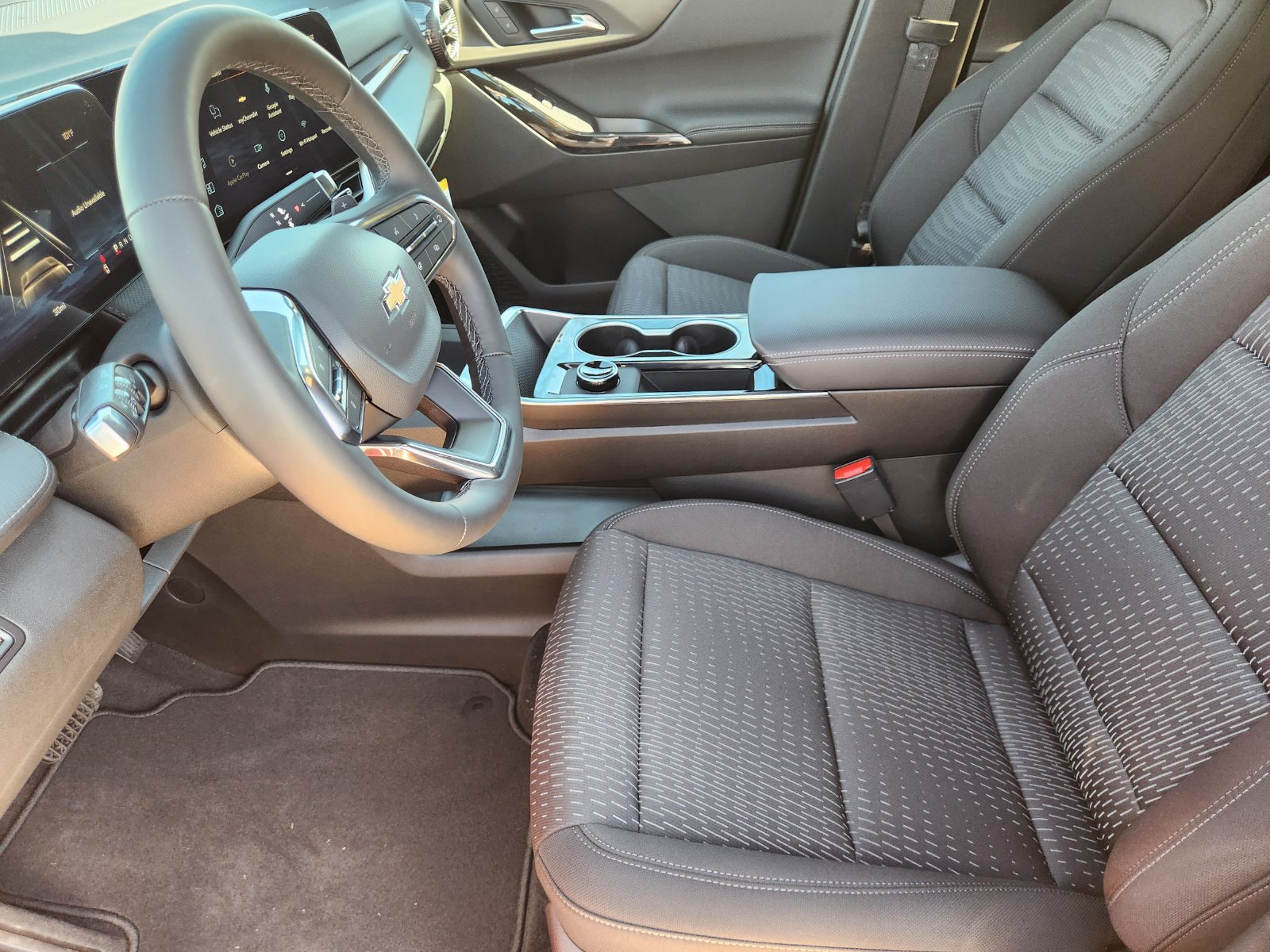 New 2027 Chevrolet Equinox LT w/ Safety and Technology Package FWD image 13