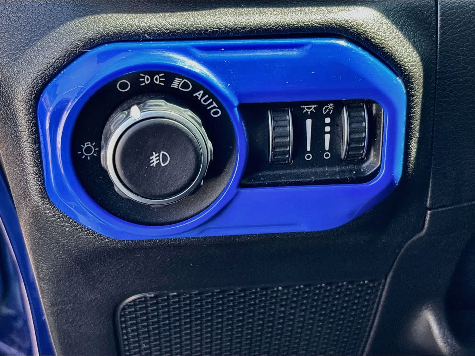Used 2019 Jeep Wrangler Unlimited Sahara AWD/4WD image 10