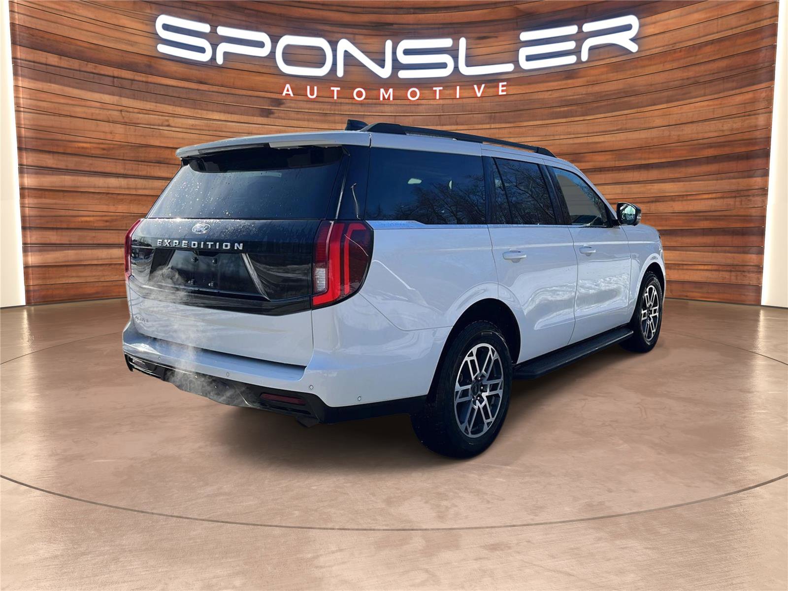 Used 2025 Ford Expedition Active image 5