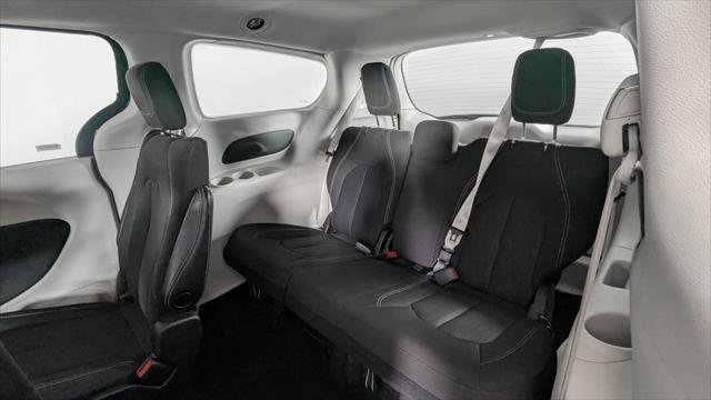 Used 2023 Chrysler Voyager LX FWD image 17