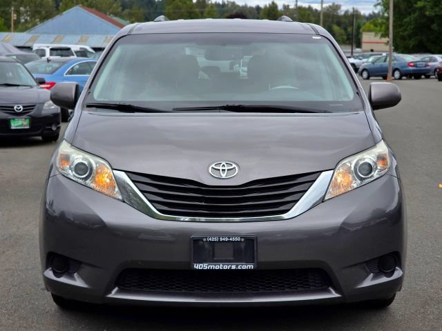 Used 2014 Toyota Sienna LE AWD/4WD image 3