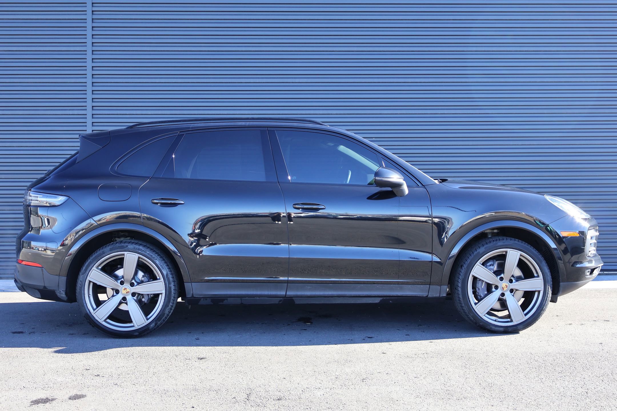 Certified 2023 Porsche Cayenne Platinum Edition image 9