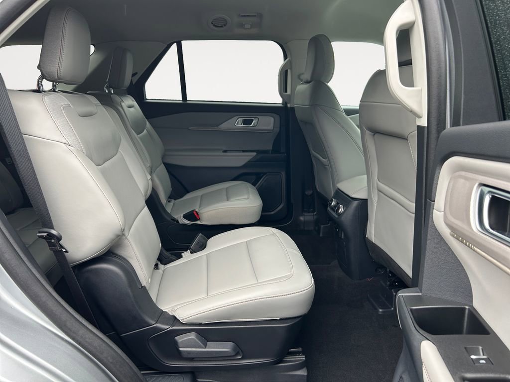 Used 2025 Ford Explorer Active w/ Active Comfort Package AWD/4WD image 11