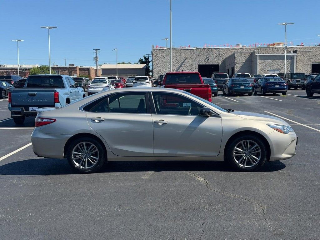 Used 2017 Toyota Camry SE FWD image 2