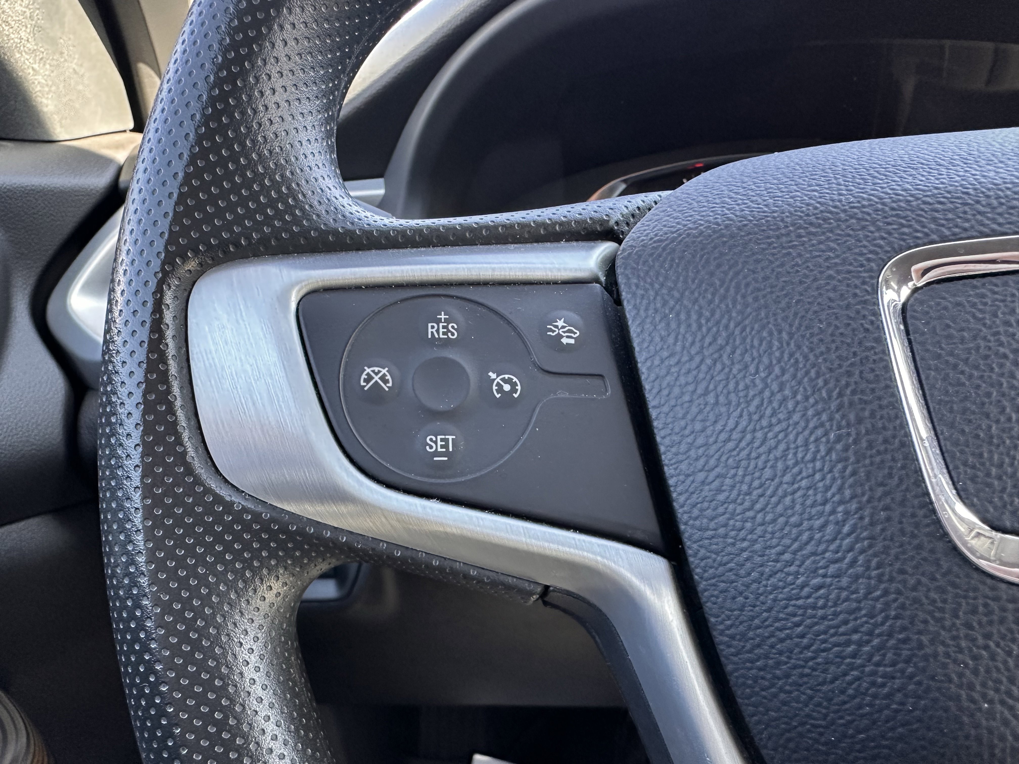 Used 2023 GMC Acadia SLE w/ Driver Convenience Package image 11