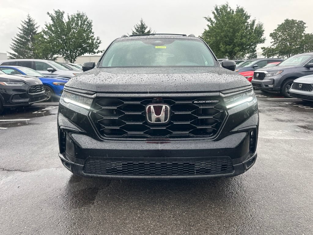 Used 2025 Honda Pilot Black Edition image 2