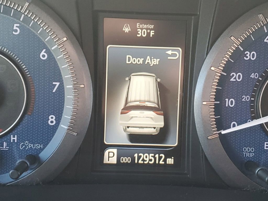 Used 2015 Toyota Sienna XLE image 15