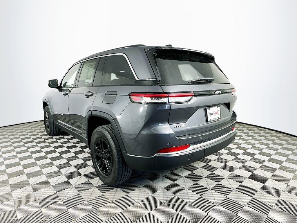 Certified 2022 Jeep Grand Cherokee Laredo w/ Luxury Tech Group I image 8