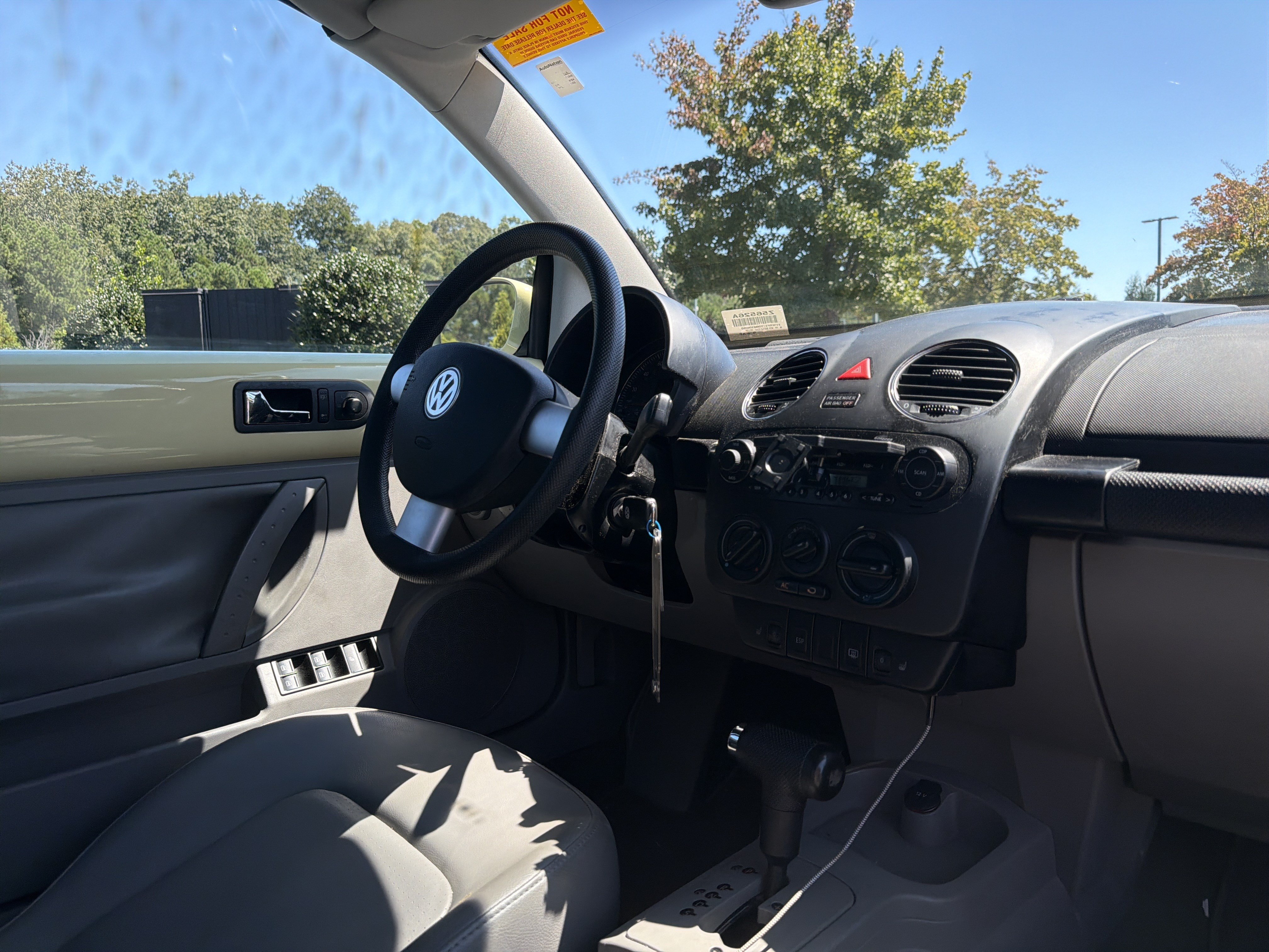 Used 2006 Volkswagen Beetle Convertible w/ Package 1 FWD image 6