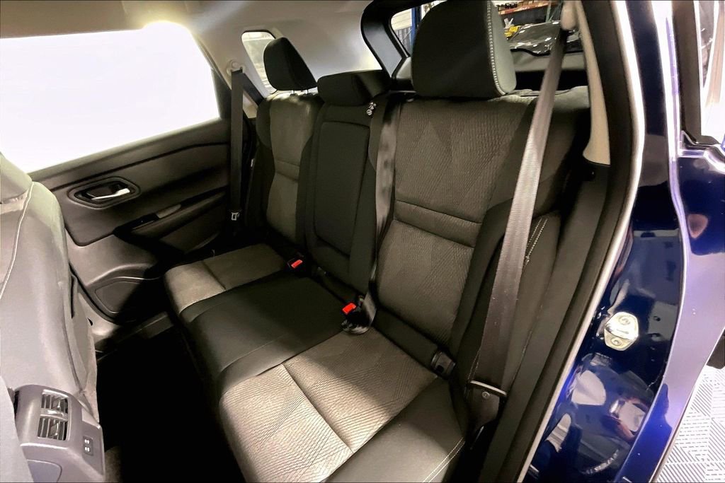 Certified 2025 Nissan Rogue SV FWD image 33
