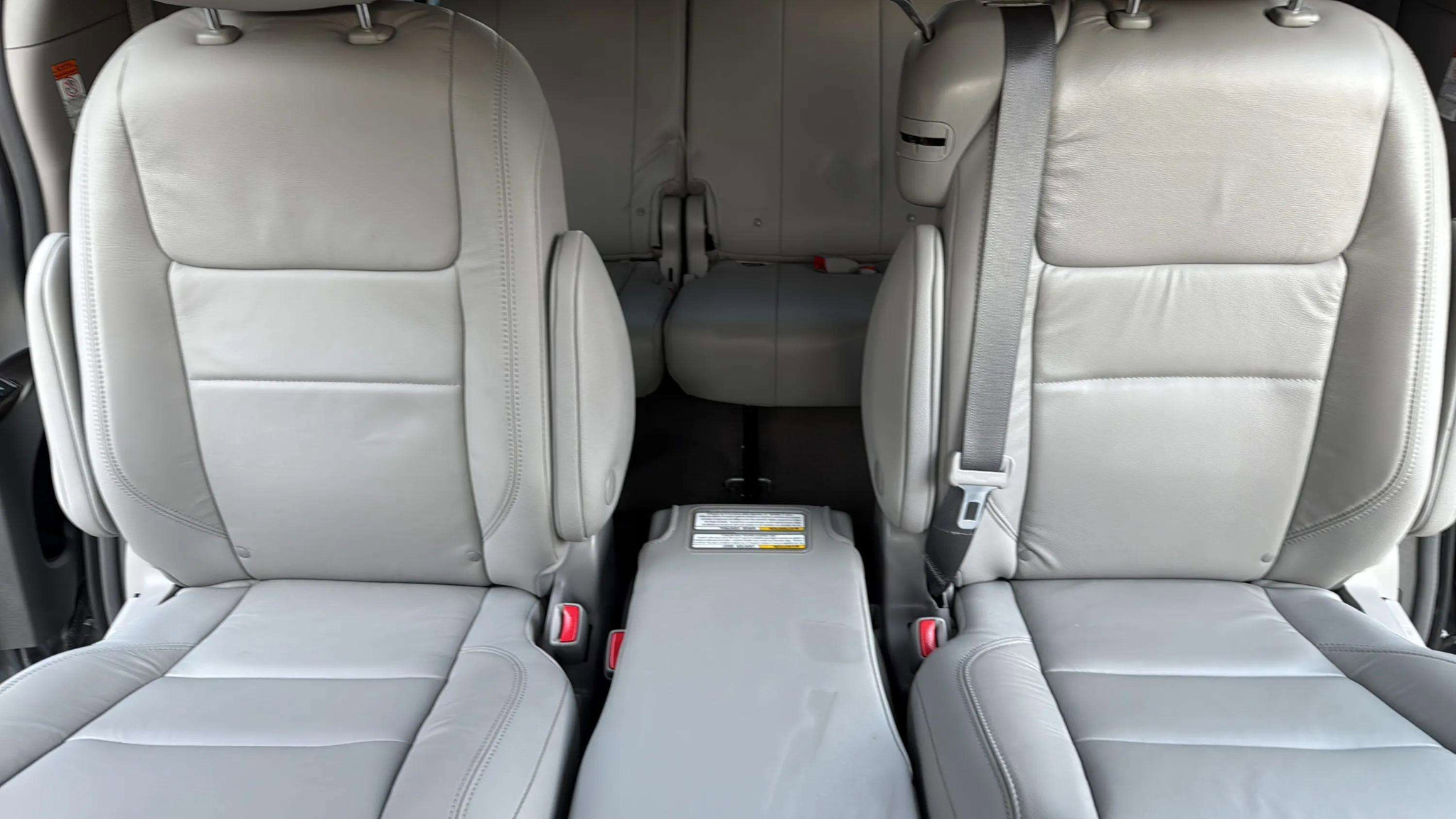 Used 2018 Toyota Sienna XLE image 41