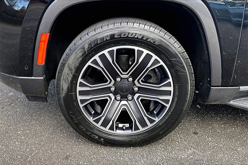 Used 2022 Jeep Wagoneer Series III w/ Flexible Seating Group image 29