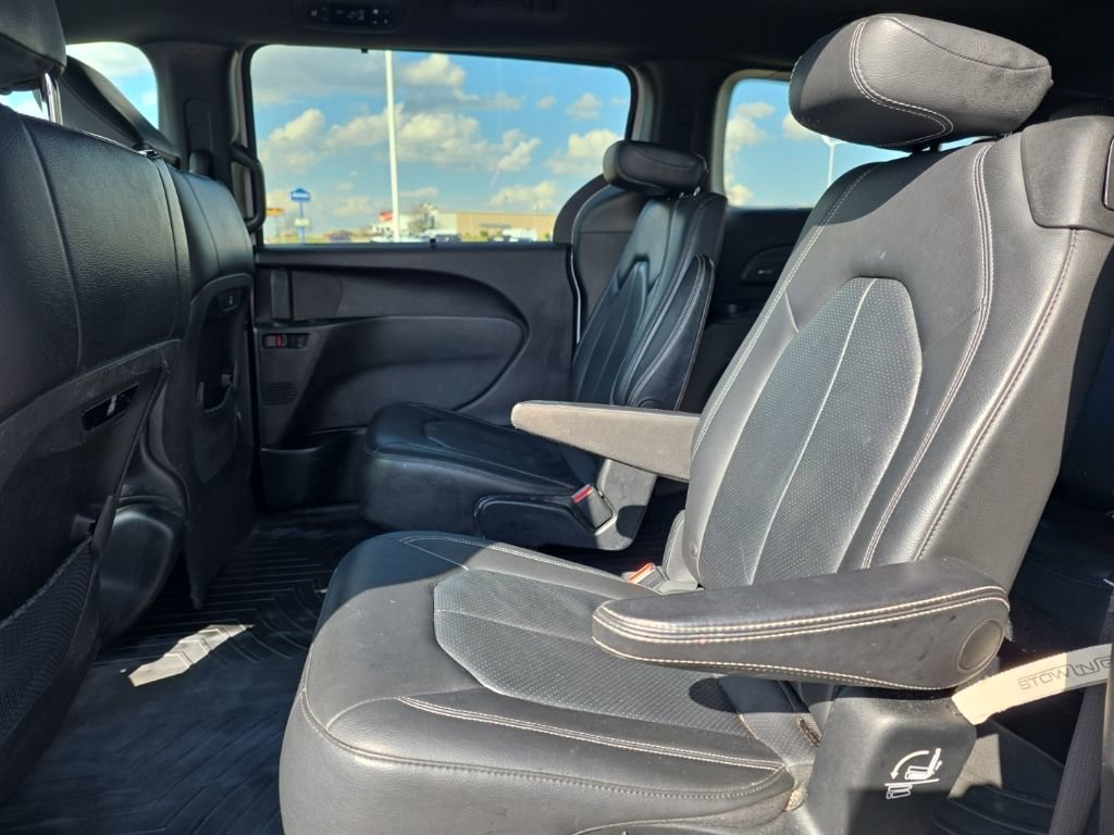 Used 2018 Chrysler Pacifica Touring-L w/ Premium Audio Group image 10