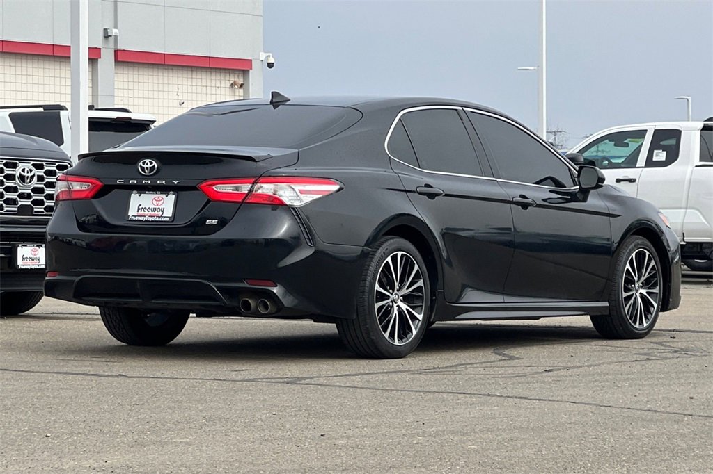 Used 2020 Toyota Camry SE image 5