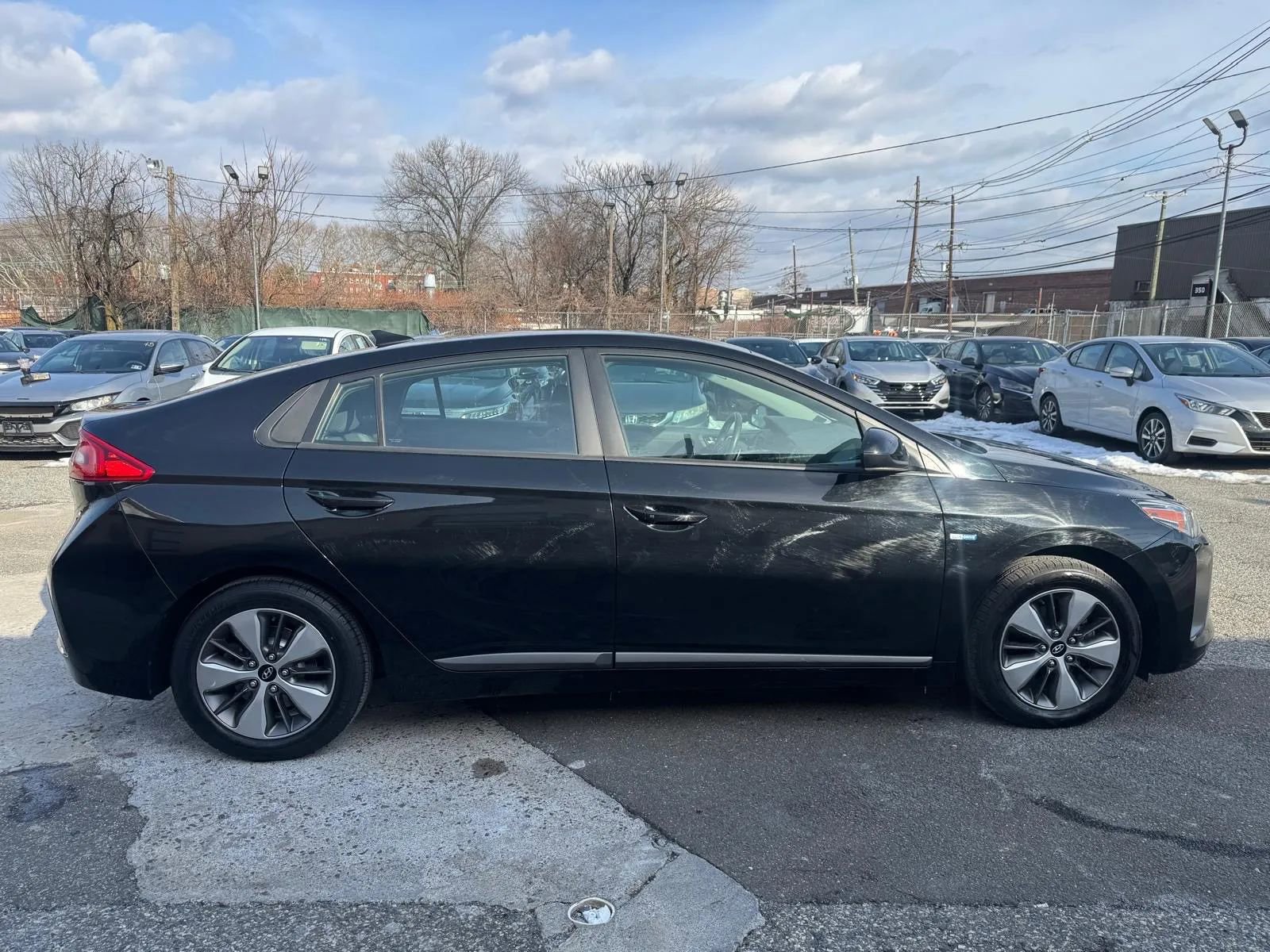 Used 2019 Hyundai Ioniq Plug-In Hybrid FWD image 4