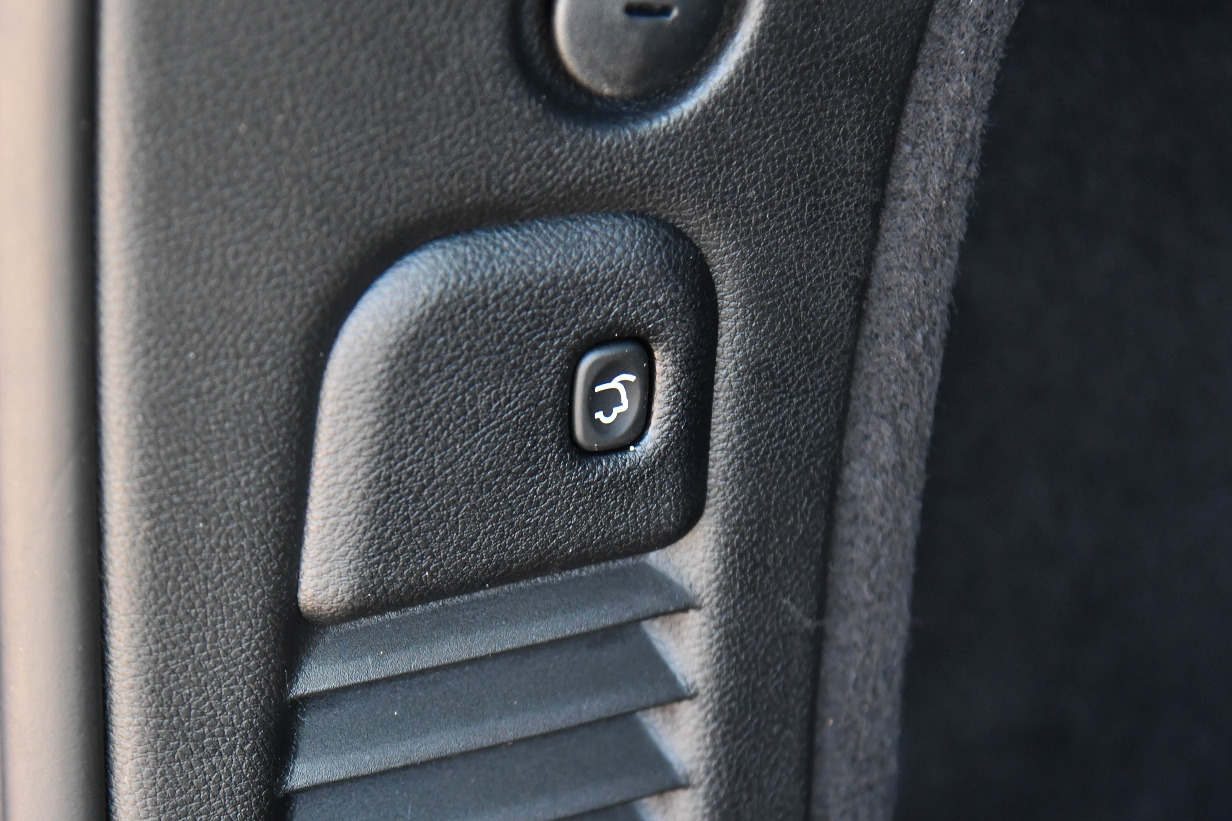 Used 2025 Dodge Durango GT image 45