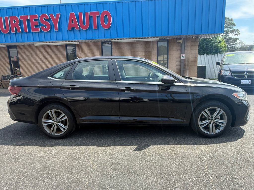 Used 2024 Volkswagen Jetta SE FWD image 11