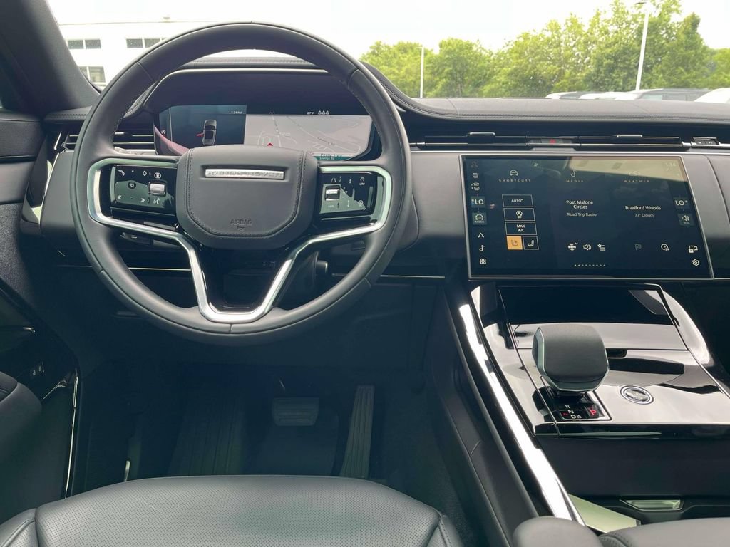 Used 2025 Land Rover Range Rover Sport SE AWD/4WD image 18