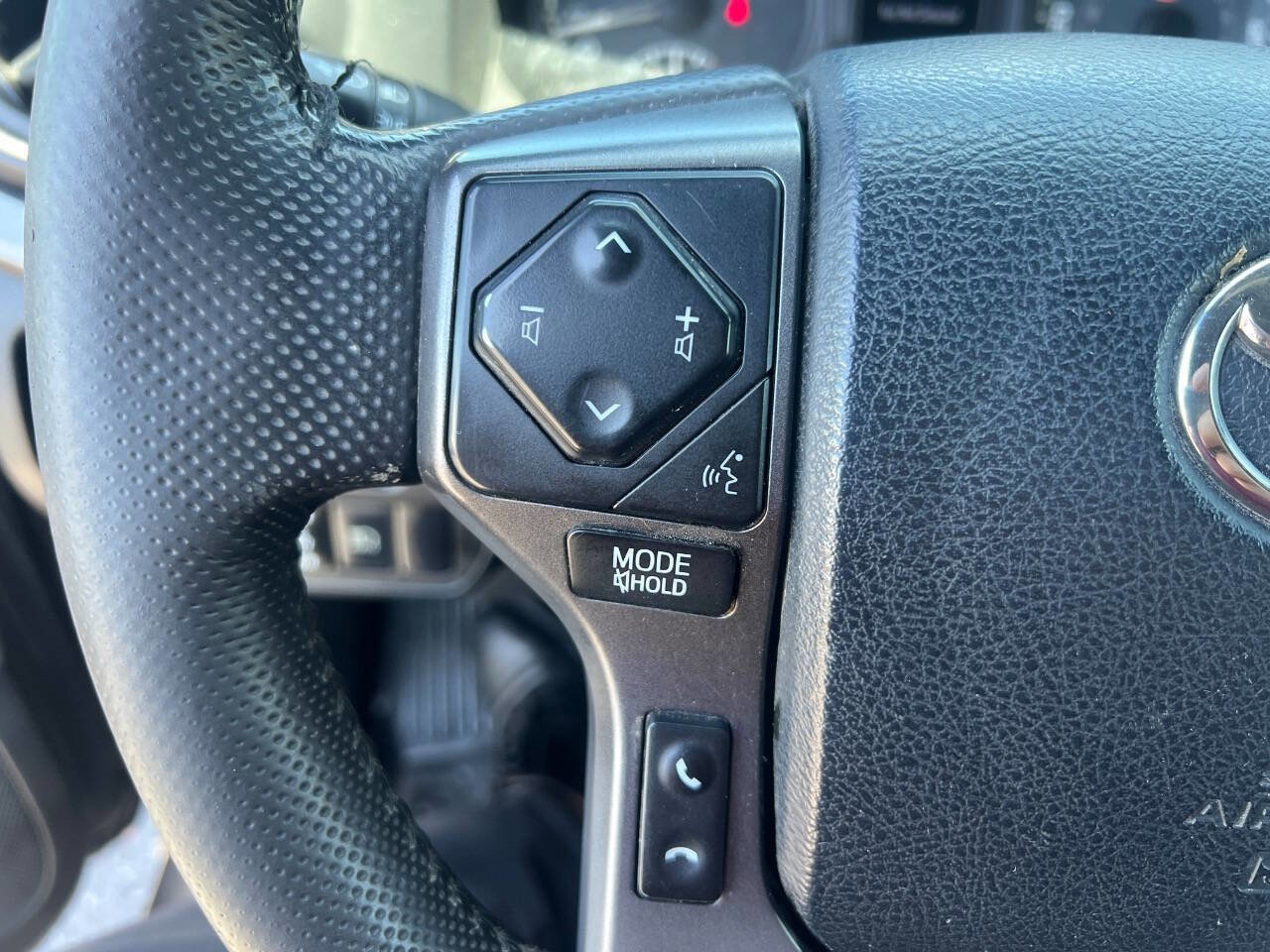 Used 2018 Toyota Tacoma TRD Sport w/ Technology Package AWD/4WD image 15