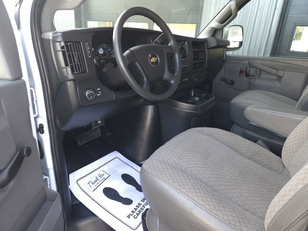 Used 2019 Chevrolet Express 3500 RWD image 15
