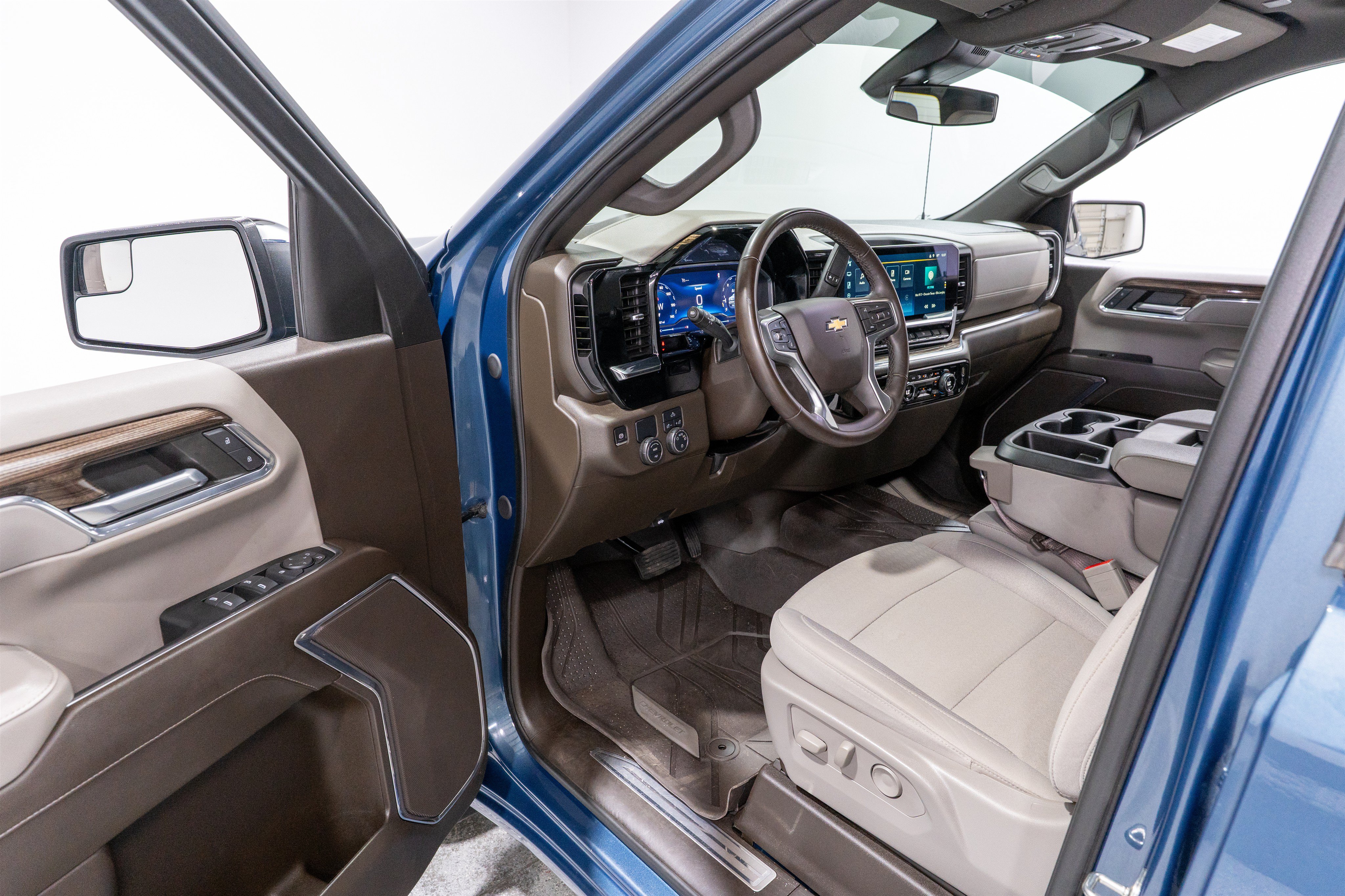 Used 2024 Chevrolet Silverado 1500 LT RWD image 13