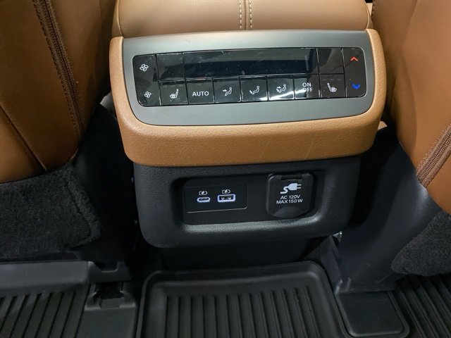 Used 2024 Nissan Pathfinder Platinum image 34