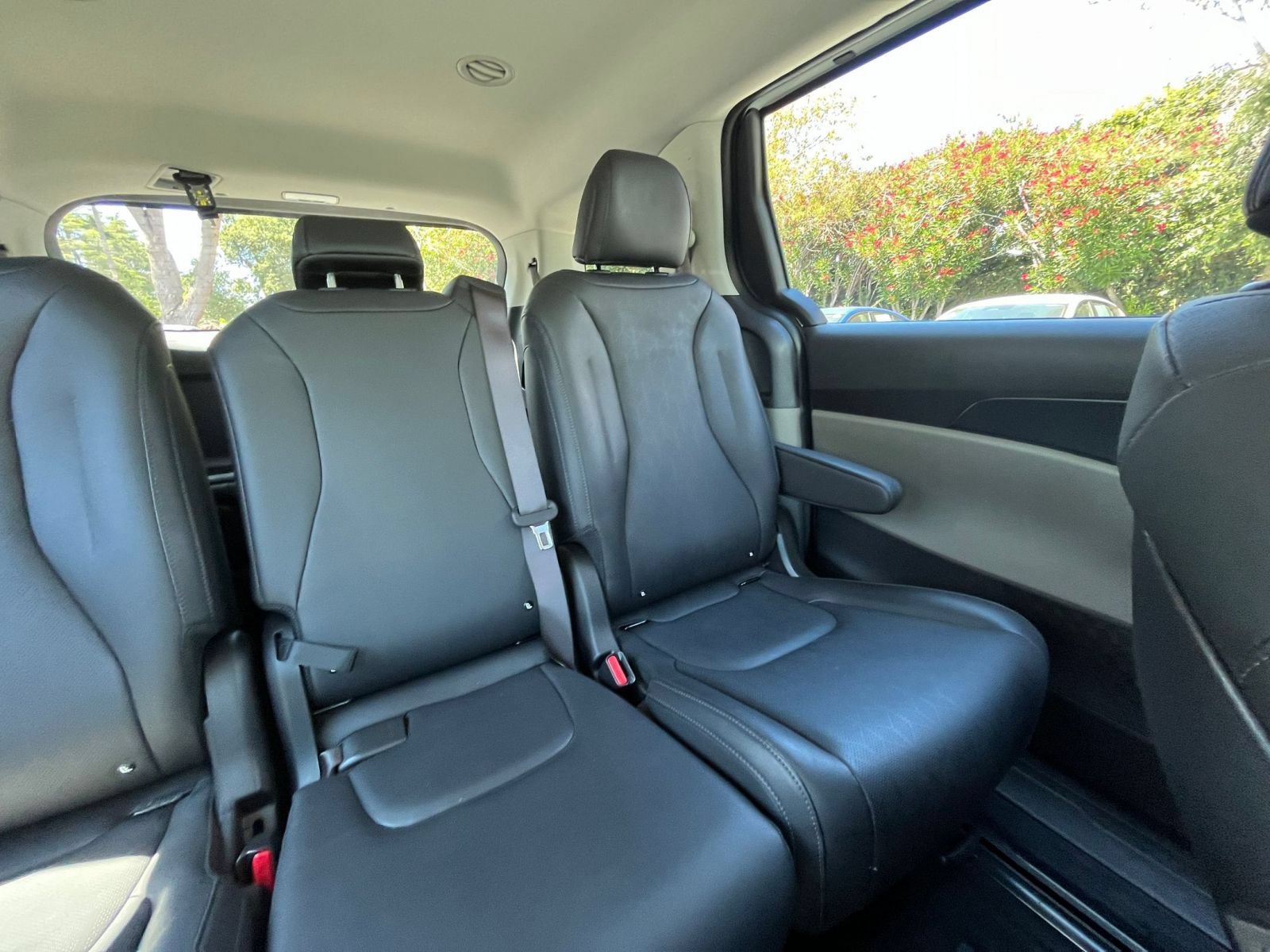 Used 2026 Kia Carnival FWD image 40