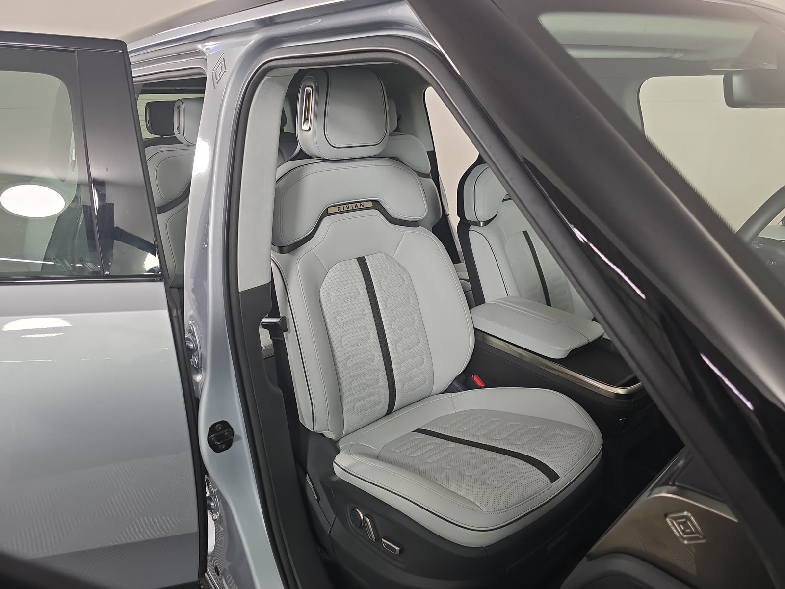Used 2023 Rivian R1S Adventure Quad AWD/4WD image 24