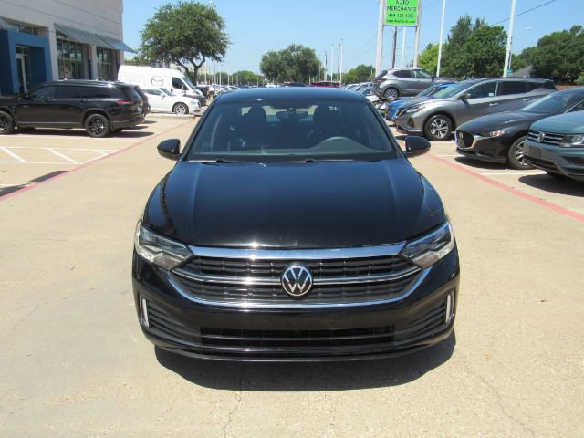 Used 2023 Volkswagen Jetta Sport image 2