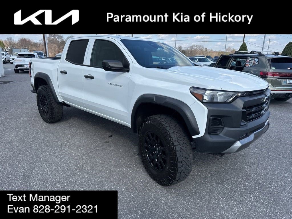Used 2023 Chevrolet Colorado Trail Boss image 3