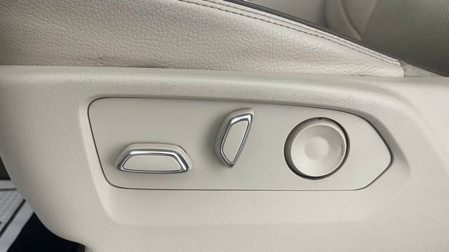 Used 2023 GMC Yukon XL Denali image 35