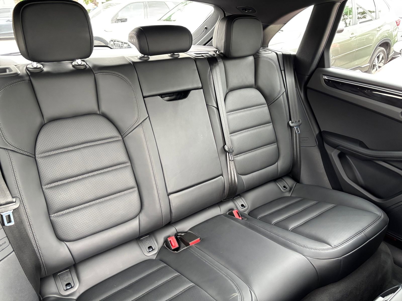 Used 2026 Porsche Macan AWD/4WD image 18