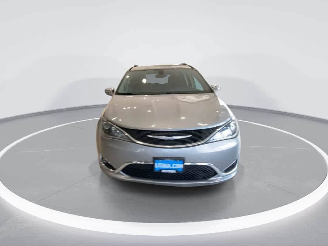 Used 2018 Chrysler Pacifica Limited FWD image 3