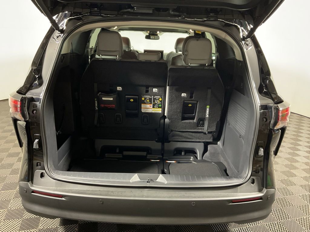 New 2026 Toyota Sienna XLE image 16